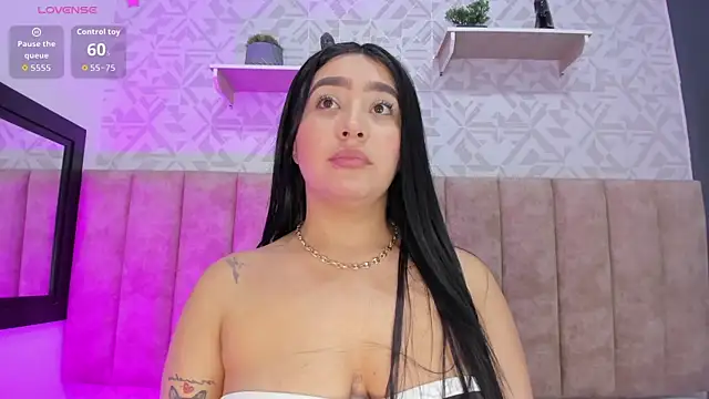 Snapshot of MelinaCruz chatting on November 1, 4:30 am MelinaCruz online show from November 1, 4:30 am