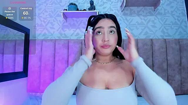 Snapshot of MelinaCruz chatting on October 9, 4:35 am MelinaCruz online show from October 9, 4:35 am