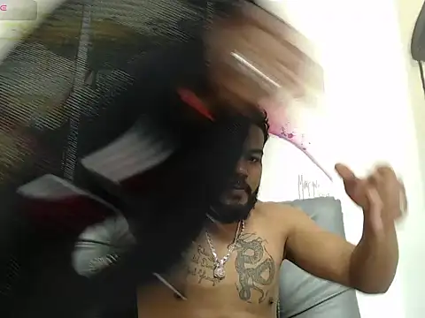 BladeFoxxx1 online show from October 26, 1:39 am