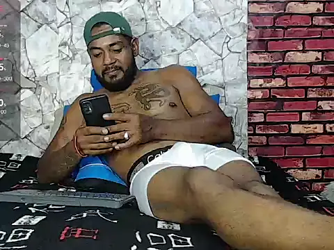 BladeFoxxx1 online show from April 7, 2:46 am