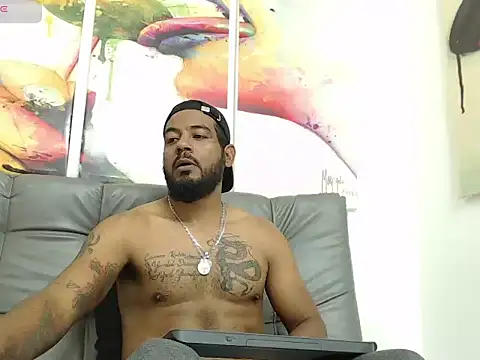 BladeFoxxx1 online show from November 25, 3:29 am