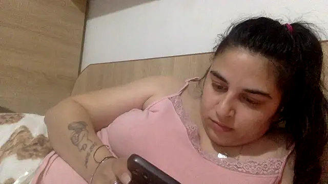 Veramaia online show from May 15, 7:01 pm
