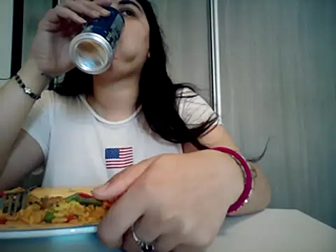 Snapshot of Veramaia chatting on June 10, 10:27 am Veramaia online show from June 10, 10:27 am