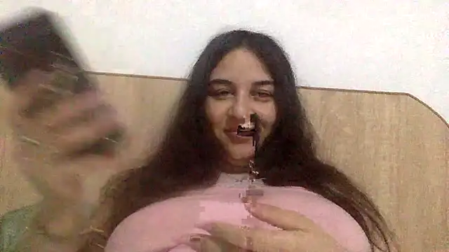 Snapshot of Veramaia chatting on May 16, 10:14 am Veramaia online show from May 16, 10:14 am