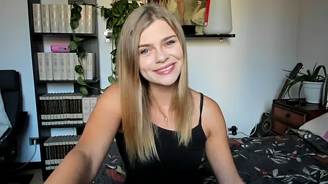 Snapshot of HaleyReedme chatting on September 23, 7:04 am HaleyReedme online show from September 23, 7:04 am