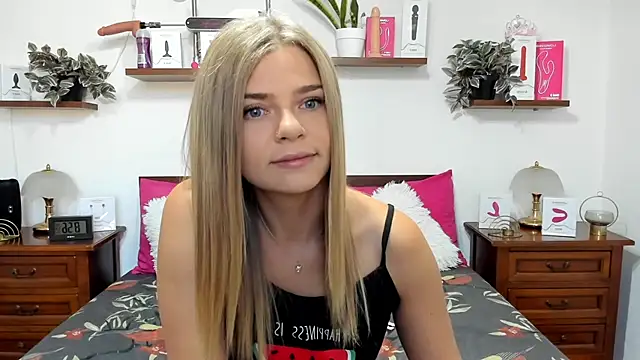 Snapshot of HaleyReedme chatting on September 18, 7:00 am HaleyReedme online show from September 18, 7:00 am