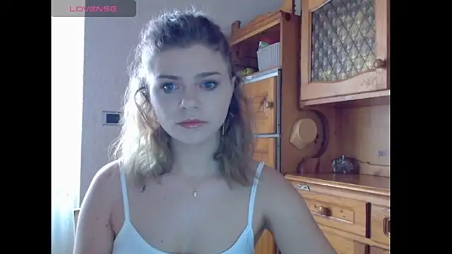 Snapshot of HaleyReedme chatting on March 18, 7:33 am HaleyReedme online show from March 18, 7:33 am