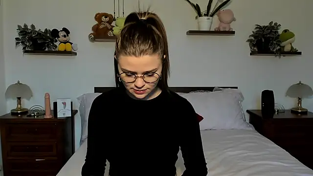 HaleyReedme online show from February 24, 7:42 am