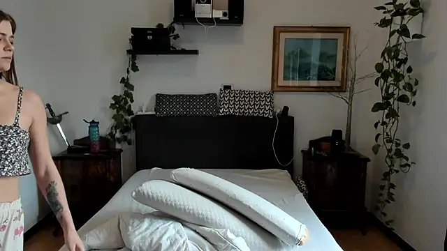 HaleyReedme online show from March 11, 9:25 am