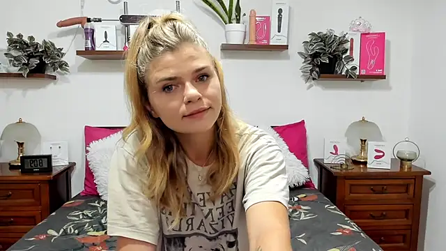 Snapshot of HaleyReedme chatting on September 16, 6:14 am HaleyReedme online show from September 16, 6:14 am