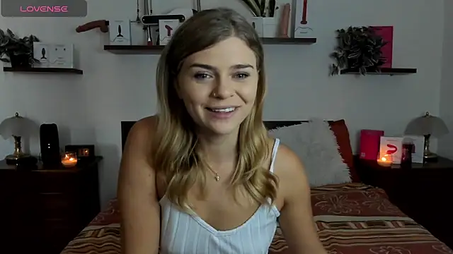 Snapshot of HaleyReedme chatting on October 8, 9:22 am HaleyReedme online show from October 8, 9:22 am