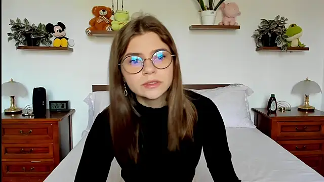 HaleyReedme online show from February 18, 8:22 am