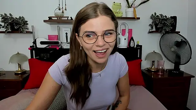 Snapshot of HaleyReedme chatting on July 16, 7:05 am HaleyReedme online show from July 16, 7:05 am