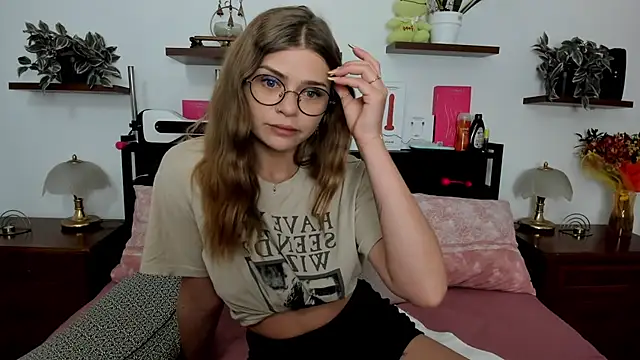 Snapshot of HaleyReedme chatting on June 16, 6:57 am HaleyReedme online show from June 16, 6:57 am