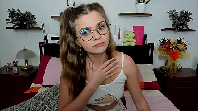 Snapshot of HaleyReedme chatting on June 7, 7:02 am HaleyReedme online show from June 7, 7:02 am