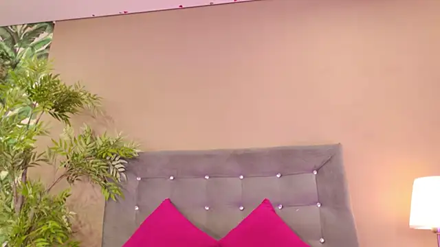 BetsyBennet  online show from November 27, 9:37 pm