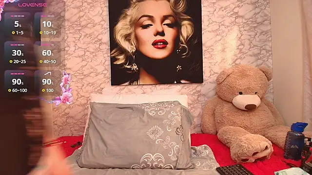 Snapshot of nataliaesmith_24 chatting on November 18, 6:33 pm nataliaesmith 24 online show from November 18, 6:33 pm