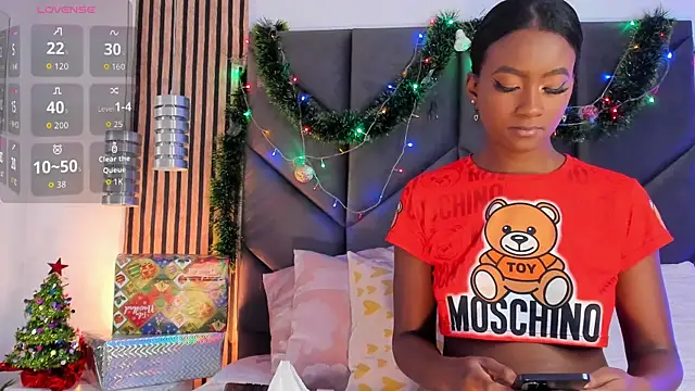 Kendallross28 online show from December 4, 3:33 pm