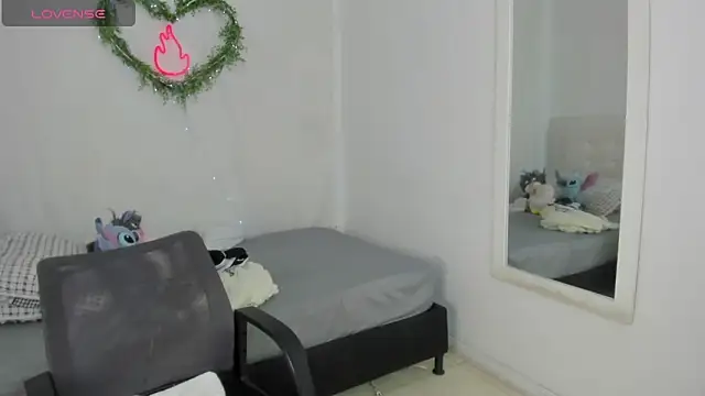 Brithanycullen online show from April 19, 4:13 am