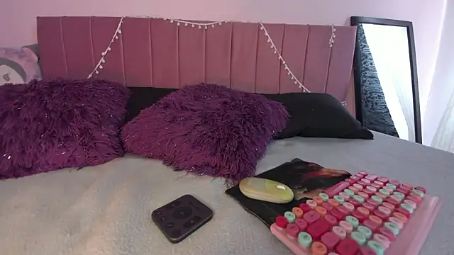 kitty-kryss online show from March 17, 4:10 pm