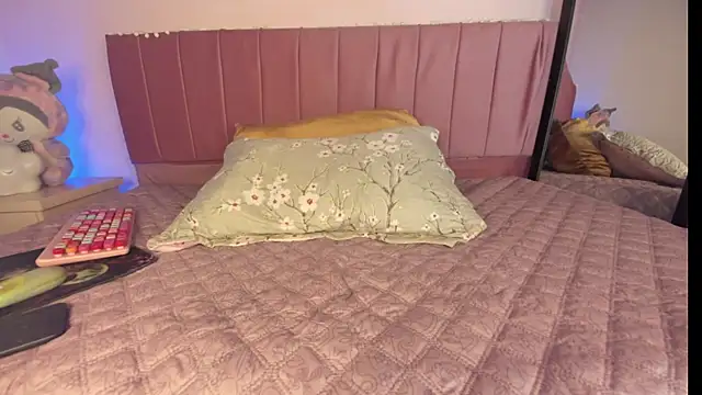 kitty-kryss online show from October 22, 2:05 pm