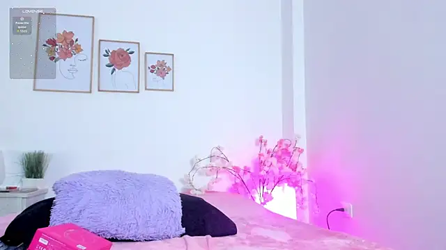 Snapshot of alana_111 chatting on November 8, 3:10 am alana 111 online show from November 8, 3:10 am