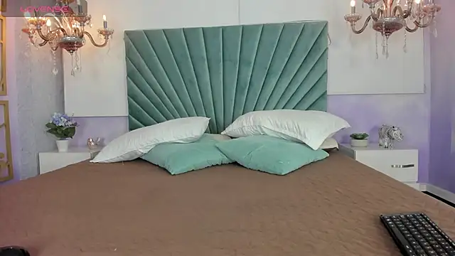 JulietSofia online show from December 16, 3:44 am