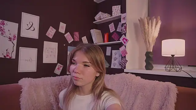 AinsleyBryan online show from March 19, 6:44 pm