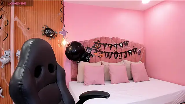 Snapshot of eva_sainnt chatting on October 9, 5:02 pm eva sainnt online show from October 9, 5:02 pm