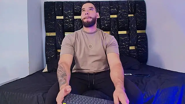 Snapshot of chris_blake__ chatting on November 21, 6:29 pm chris blake online show from November 21, 6:29 pm