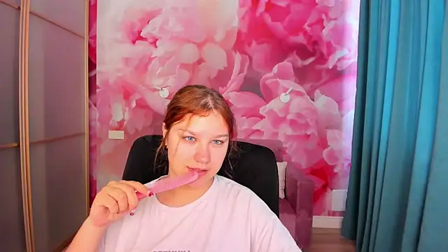 AngelinaLow online show from May 17, 5:29 am