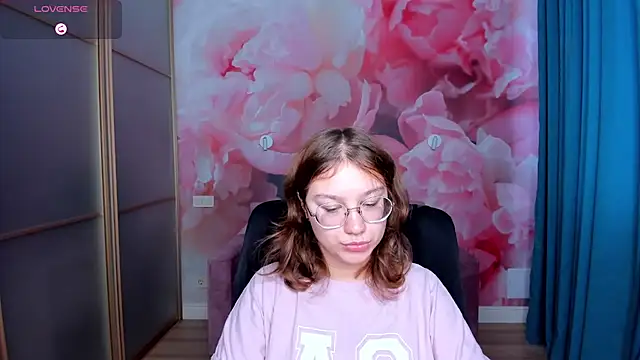 AngelinaLow online show from November 3, 12:31 pm