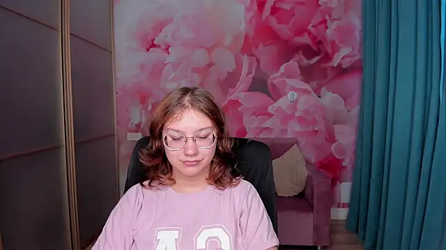 AngelinaLow online show from November 4, 12:31 pm