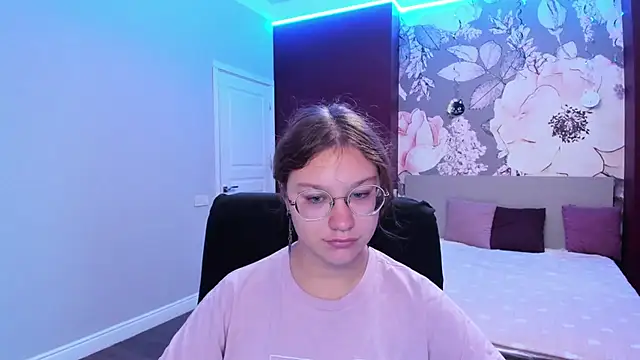 AngelinaLow online show from September 17, 11:23 am