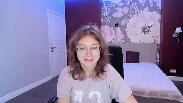 AngelinaLow online show from November 22, 6:34 am