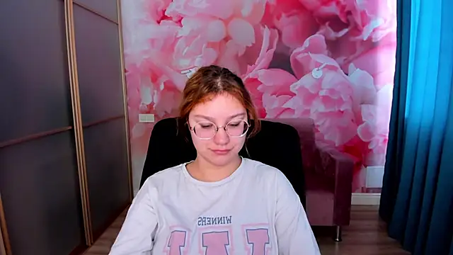 AngelinaLow online show from February 22, 6:27 am