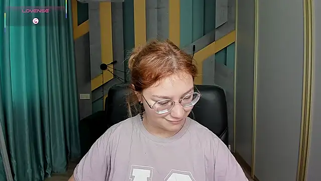 AngelinaLow online show from December 18, 12:20 pm