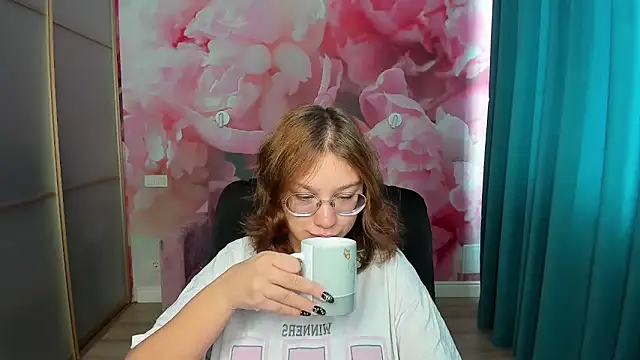 AngelinaLow online show from October 20, 11:22 am