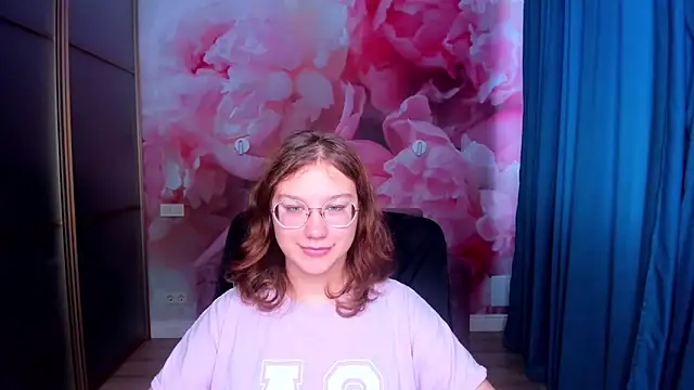 AngelinaLow online show from November 17, 12:31 pm