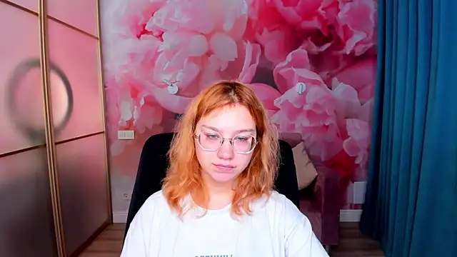 AngelinaLow online show from December 21, 6:37 am