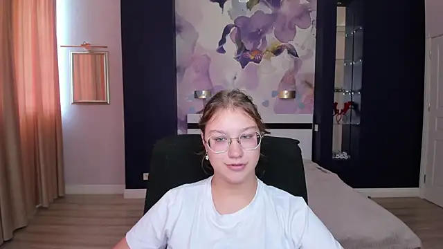 AngelinaLow online show from September 25, 11:38 am