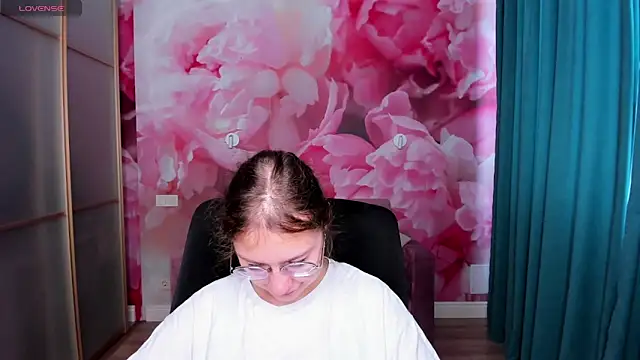 AngelinaLow online show from October 1, 11:25 am