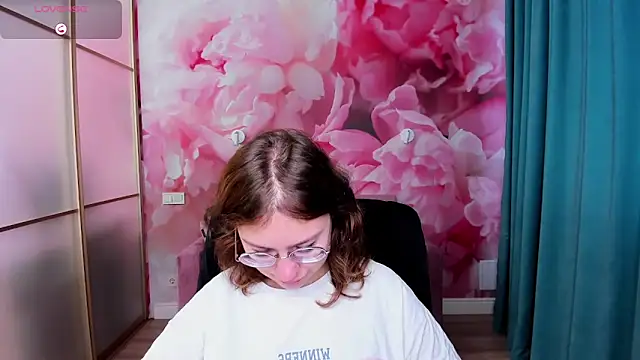 AngelinaLow online show from October 18, 5:20 am