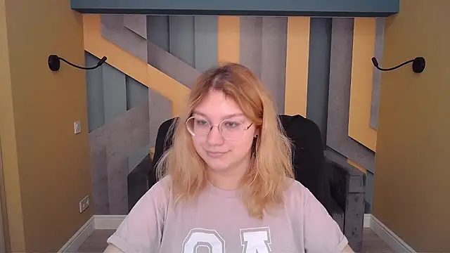 AngelinaLow online show from March 5, 12:24 pm