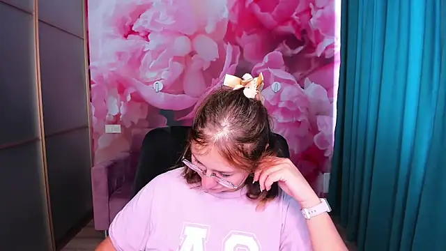 AngelinaLow online show from September 16, 11:44 am