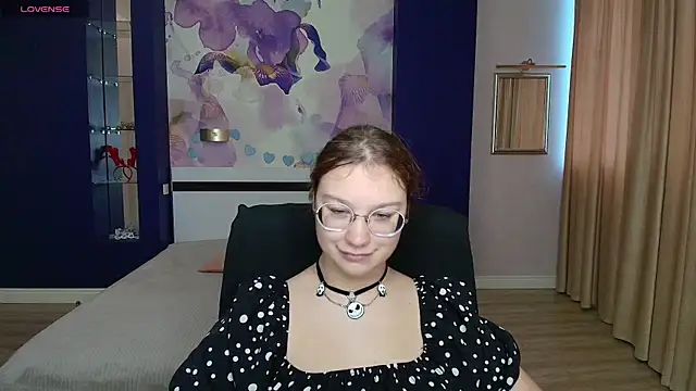 AngelinaLow online show from October 7, 11:33 am