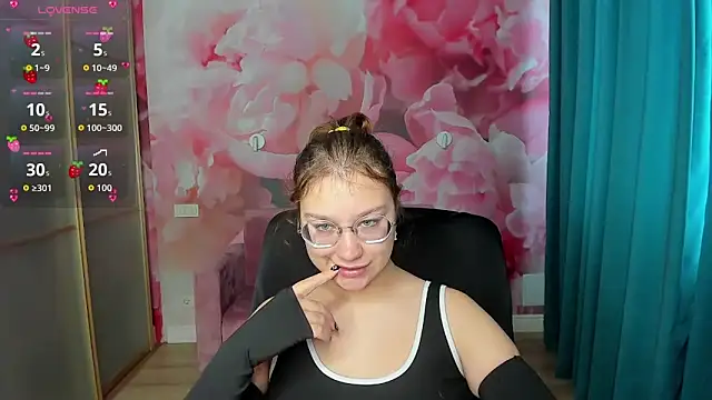 AngelinaLow online show from October 13, 11:23 am