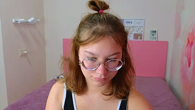 AngelinaLow online show from October 14, 11:33 am