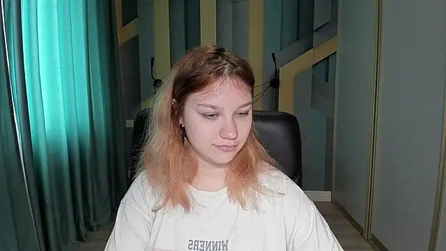 AngelinaLow online show from April 30, 11:28 am