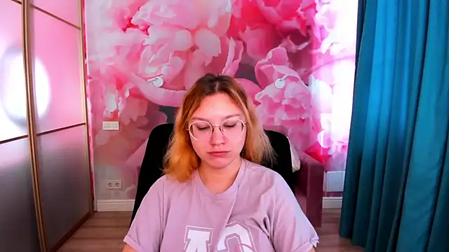 AngelinaLow online show from March 10, 12:31 pm